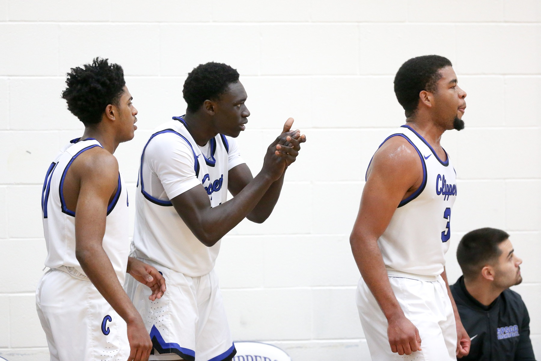 Men's Basketball clinches league opener